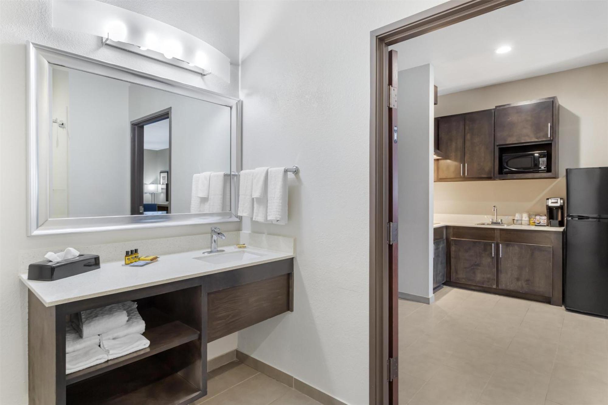 Best Western Plus Waller Hotel Екстериор снимка